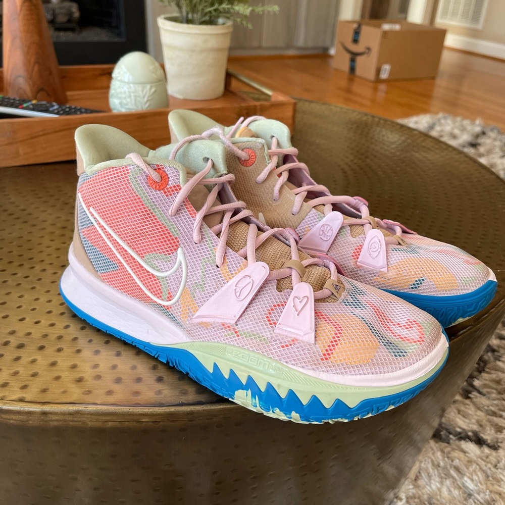 Size 12 womens or size 10 mens Nike Kyries, great condition, worn a few times.